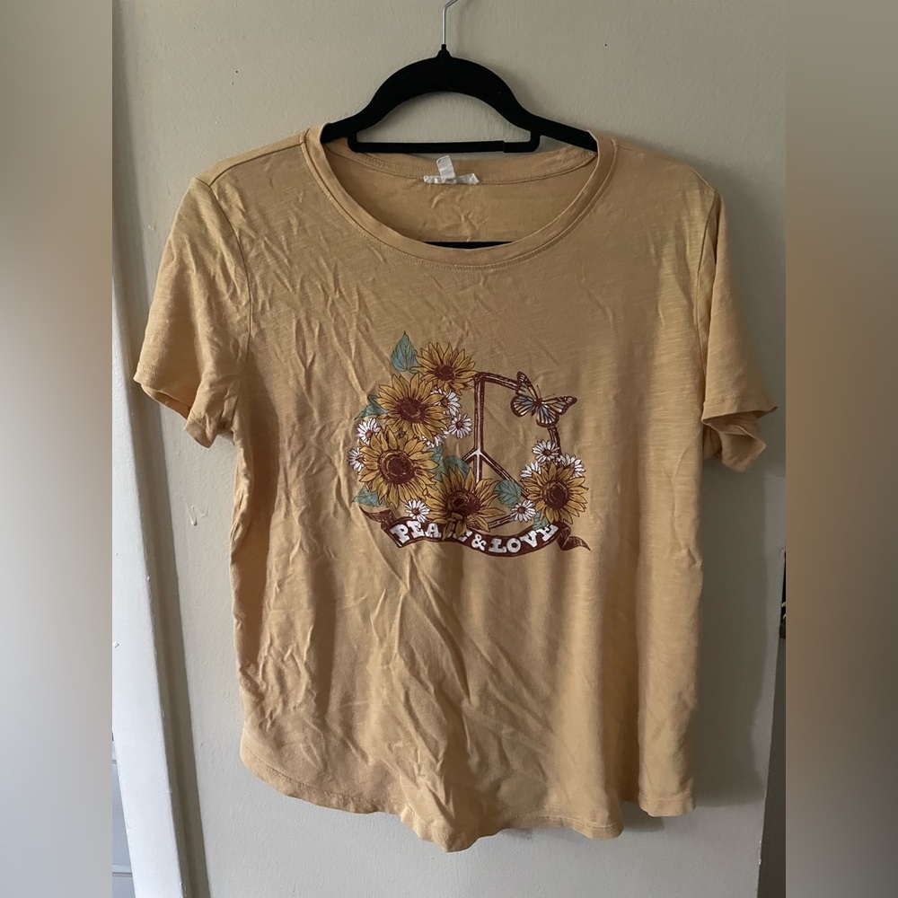 Peace & Love graphic tee